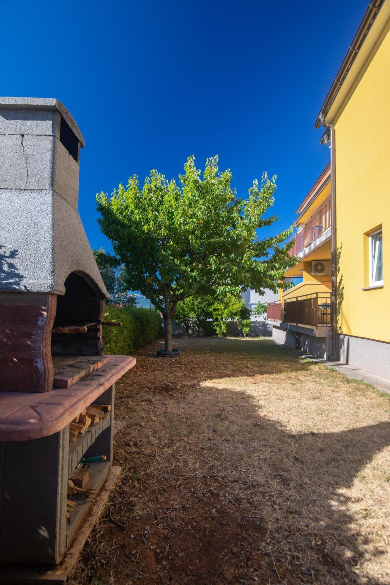 Tom'S House Njivice Apartment Екстериор снимка